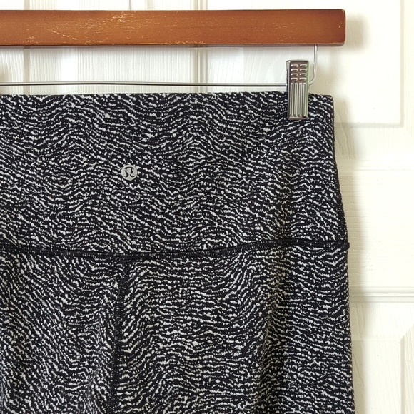 Lululemon Wunder Under Luon Ripple Jacquard Capri Length Leggings Black White 8 - Picture 10 of 13